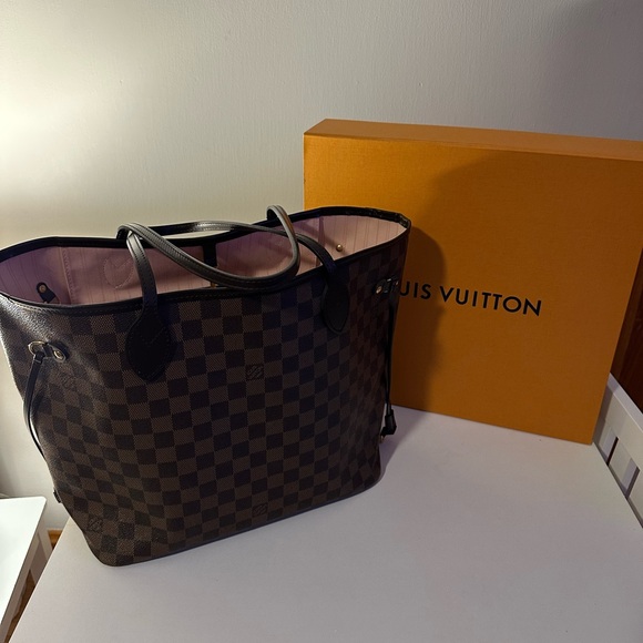 Louis Vuitton Neverfull MM - Picture 11 of 16